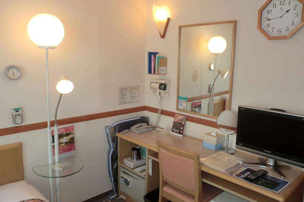 Toyoko Inn Tokyo Yamanote Sen Otsuka Eki Kita Guchi No 2 Buitenkant foto